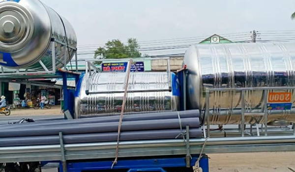 GIao hàng bồn nước ở Bình Thuận